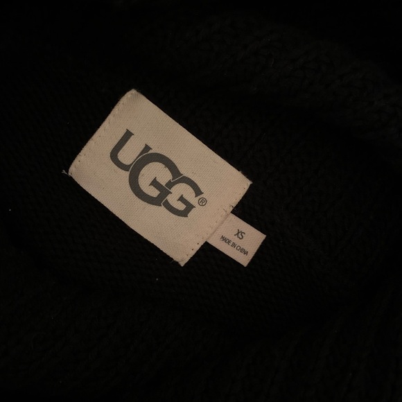 UGG cowl neck oversized sweater - Picture 2 of 4